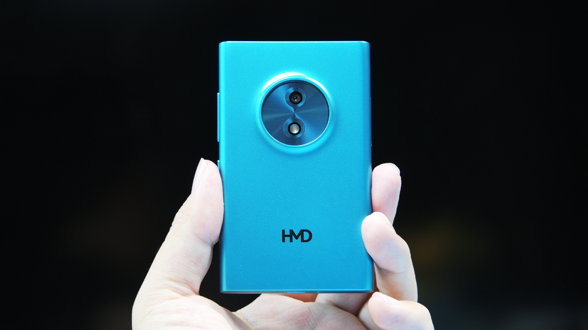 006ruxyjly1igbn4a21kfj34bp2fje82-17873888735991111023311 HMD ra mắt điện thoại "AI" hồi sinh thiết kế Lumia, giá hơn 1,8 triệu đồng - Ảnh 1.