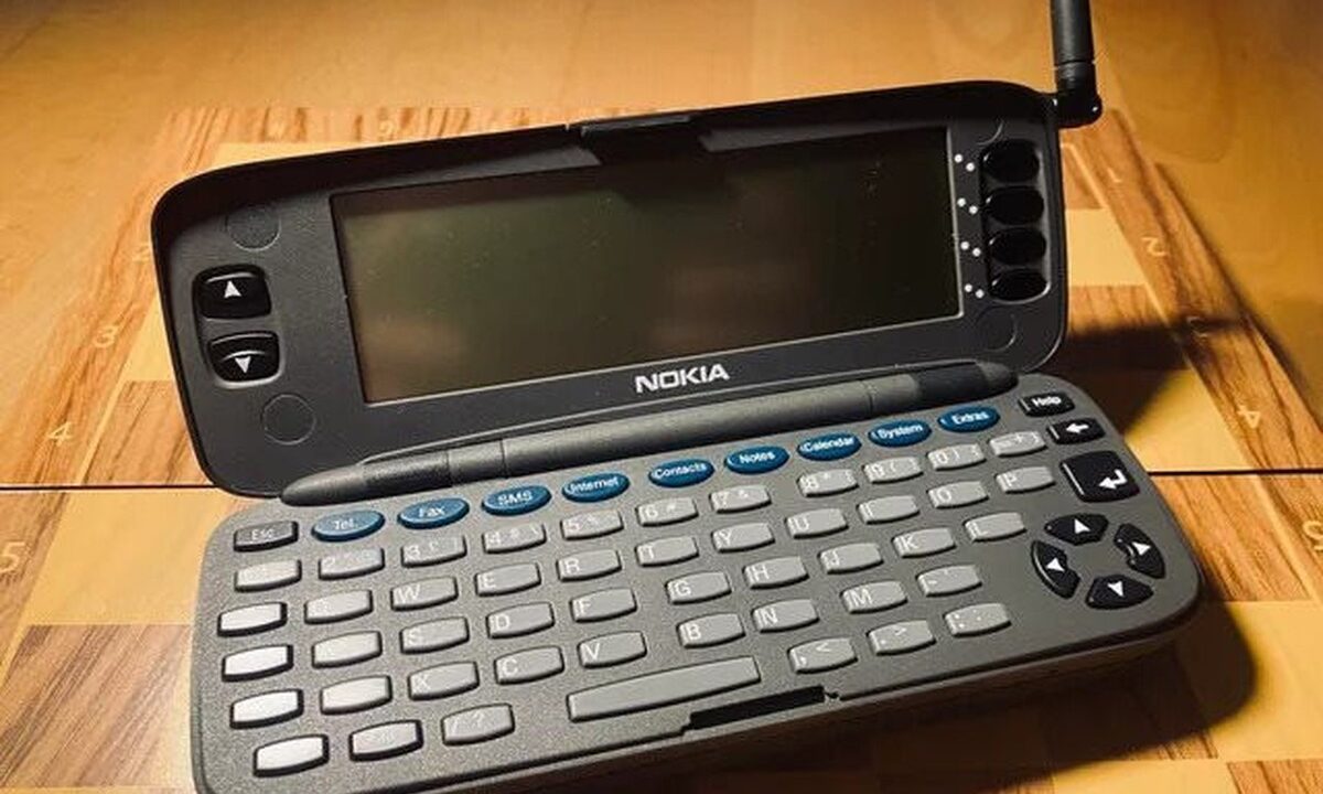 Khám Phá Di Sản Nokia 9000 Communicator: Biểu Tượng Của Công Nghệ Đỉnh Cao