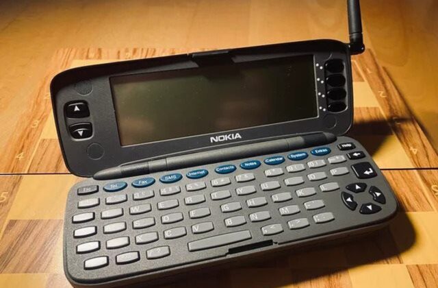 Khám Phá Di Sản Nokia 9000 Communicator: Biểu Tượng Của Công Nghệ Đỉnh Cao