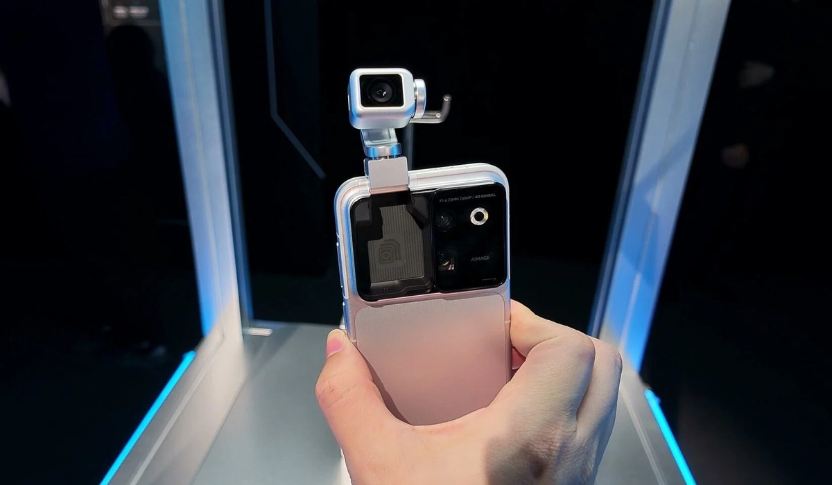 Chi Phí Khủng Đằng Sau Camera Gimbal Titan Của Robot Phone