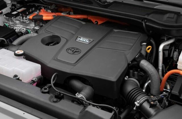 Toyota Ứng Dụng Quy Trình Kiểm Tra Động Cơ Tinh Vi Để Tiết Kiệm Chi Phí