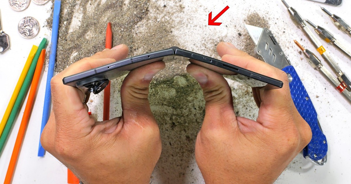 Galaxy Z Fold 8: Khám Phá Thử Thách Độ Bền Ấn Tượng