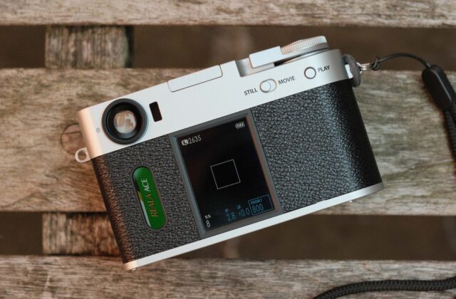 Khám Phá Fujifilm X Half: Chiếc Máy Ảnh Kết Nối Hoài Niệm Và Hiện Đại