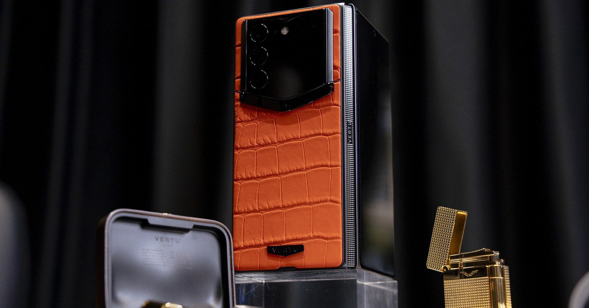 Vertu AlphaFold: Điện Thoại Gập Xa Xỉ Mới Nhất Tại Việt Nam