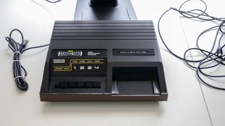 fairchild-channel-f-1787417028-1787830369685-17878303700351353397664 Đây là món đồ điện tử mà ngày xưa 'cho cũng không ai lấy', thế mà giờ nhà nào còn là đem đi bán được khối tiền - Ảnh 1.