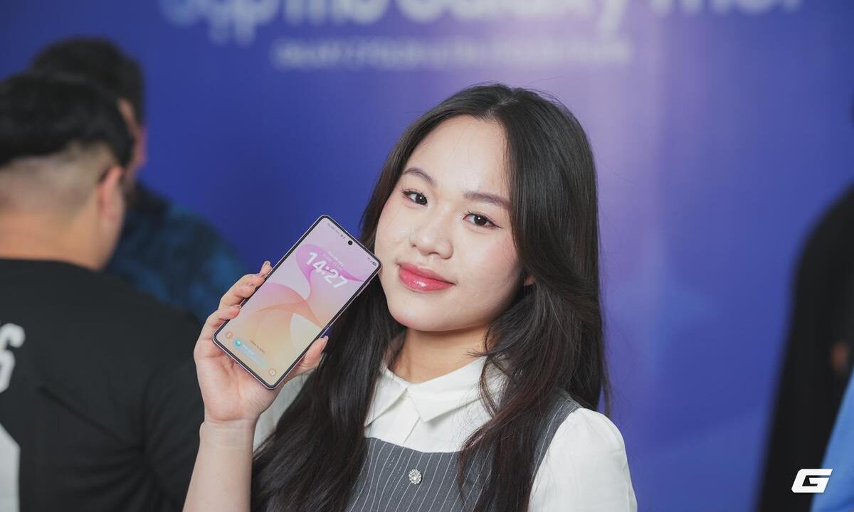 Trải Nghiệm Điện Thoại Gập Samsung Galaxy Z Mới Từ Góc Nhìn Người Dùng Trẻ