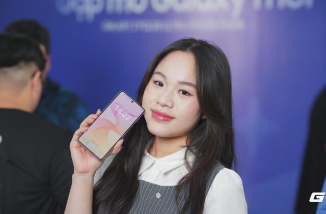 Trải Nghiệm Điện Thoại Gập Samsung Galaxy Z Mới Từ Góc Nhìn Người Dùng Trẻ
