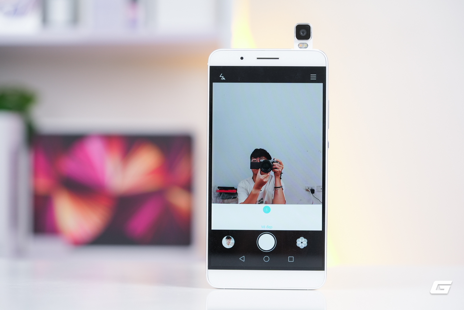 genk-honor-7i-look-back-17-17873028180231214431652 Khám Phá HONOR 7i: Điện Thoại Tầm Trung Đột Phá Với Camera Lật Năm 2015 - Ảnh 14.