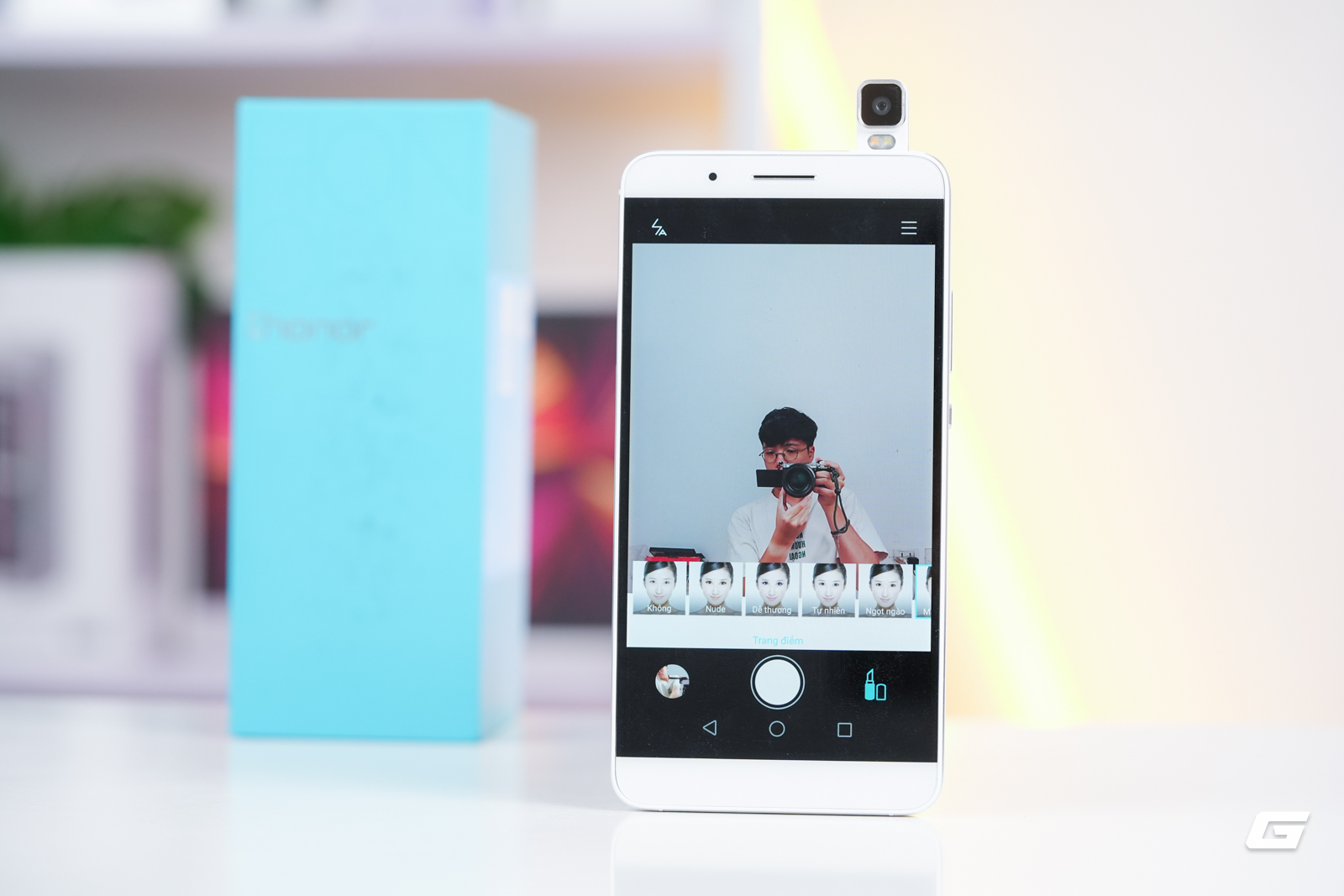 genk-honor-7i-look-back-23-1787302818144433853457 Khám Phá HONOR 7i: Điện Thoại Tầm Trung Đột Phá Với Camera Lật Năm 2015 - Ảnh 1.