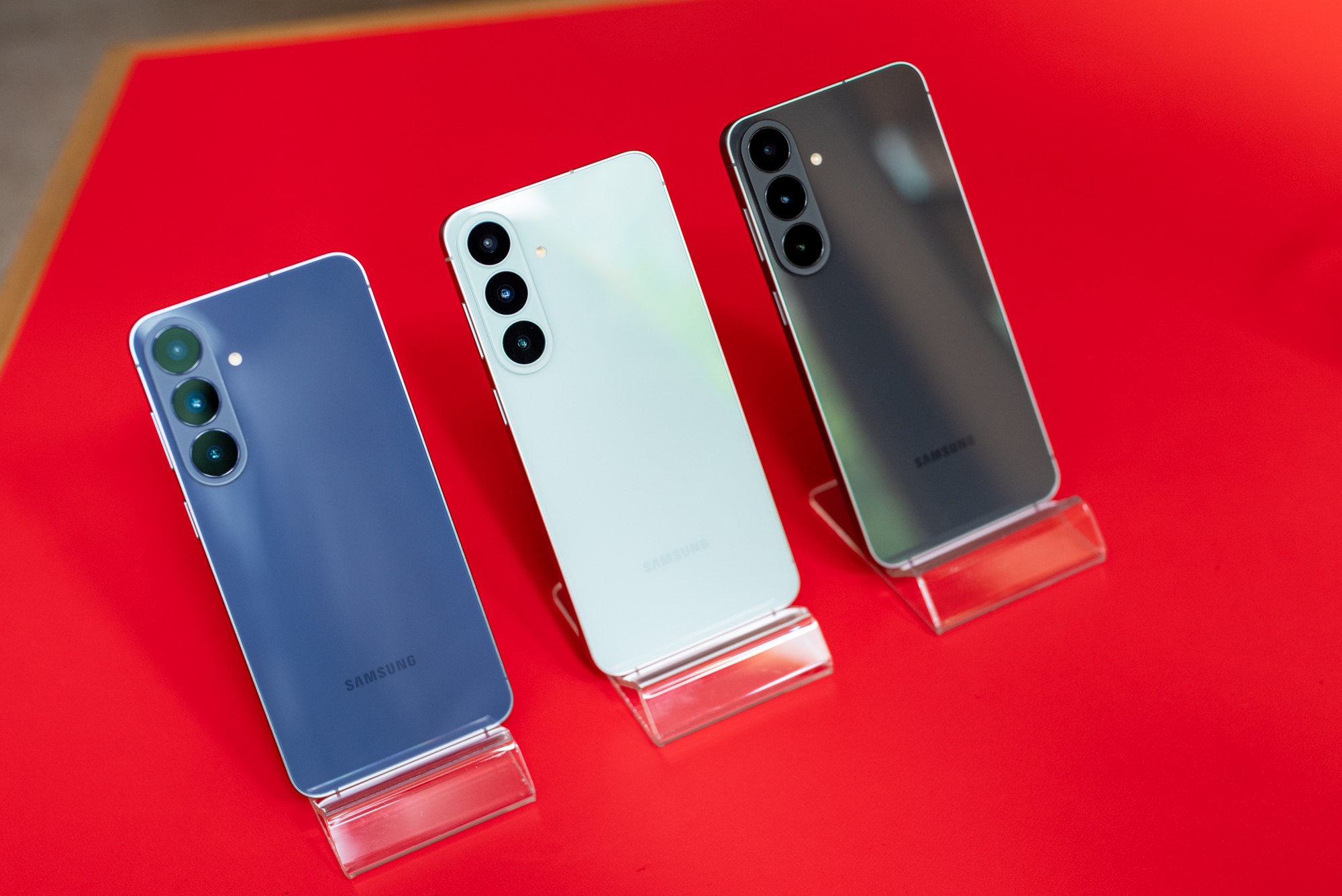 imgp6609-178781726419291750767-1787836873057-17878368735601502806830 Cận cảnh Galaxy S26 FE - Ảnh 2.