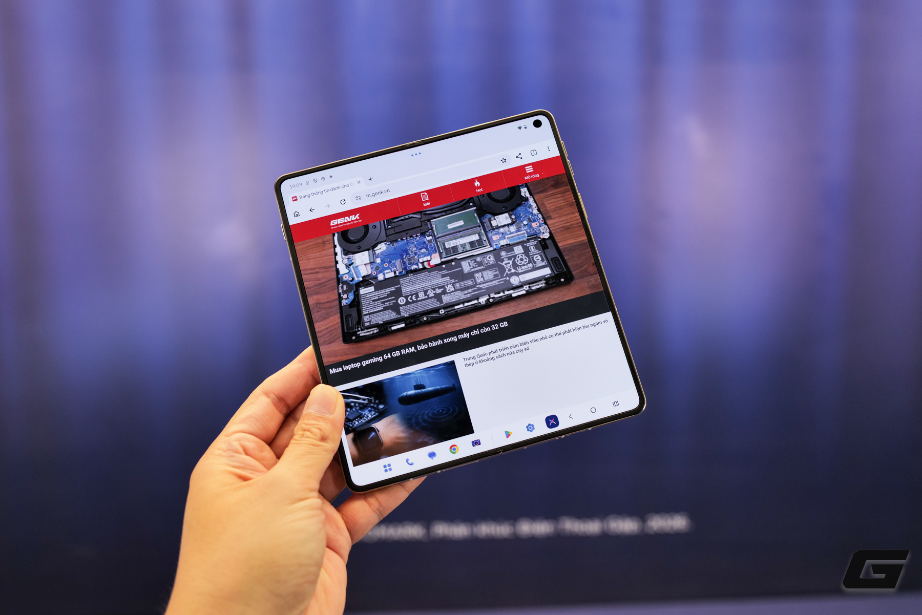 Motorola Razr Fold ra mắt Việt Nam: 50 triệu đồng cho tham vọng chen chân vào cuộc chơi smartphone gập cao cấp - Ảnh 1.