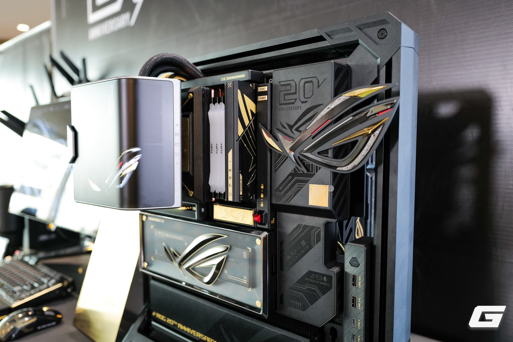 l1330385-17877141375051523833133 ASUS tung loạt linh kiện phiên bản kỷ niệm 20 năm: Đã có giá tại Việt Nam, ráp cả bộ chỉ hơn... 500 triệu - Ảnh 4.