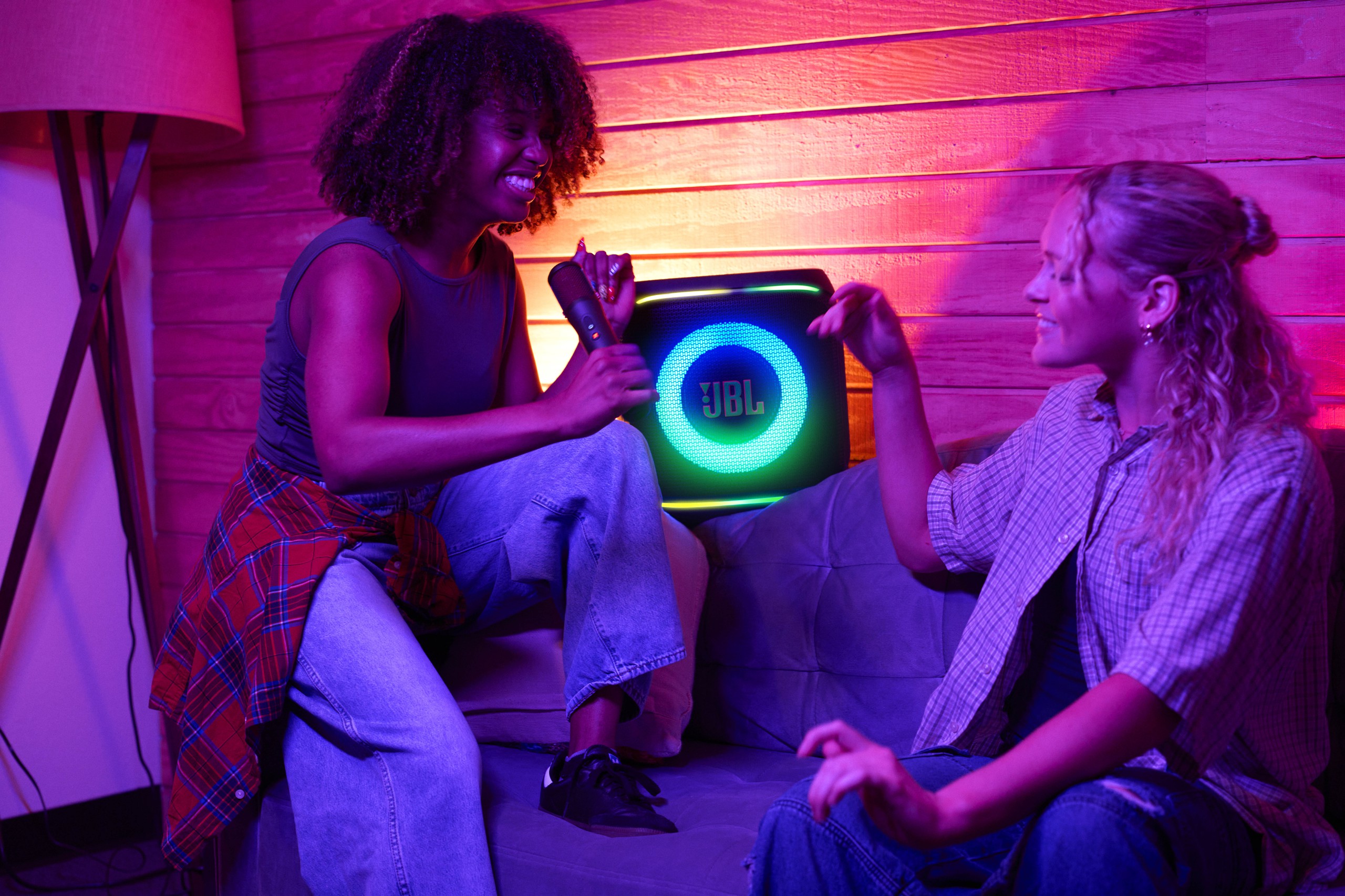 JBL PartyBox Encore 2 Plus. JBL PartyBox thế hệ mới trình làng: Khuấy đảo mùa hè với AI tách lời thời gian thực - Ảnh 3.