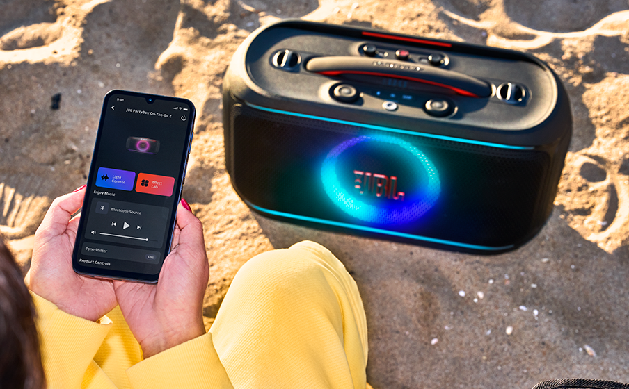 JBL PartyBox On-The-Go 2 Plus. JBL PartyBox thế hệ mới trình làng: Khuấy đảo mùa hè với AI tách lời thời gian thực - Ảnh 4.