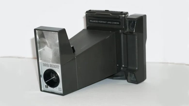 polaroid-big-shot-1787417028-1787830376355-17878303766481747825415 Đây là món đồ điện tử mà ngày xưa 'cho cũng không ai lấy', thế mà giờ nhà nào còn là đem đi bán được khối tiền - Ảnh 7.