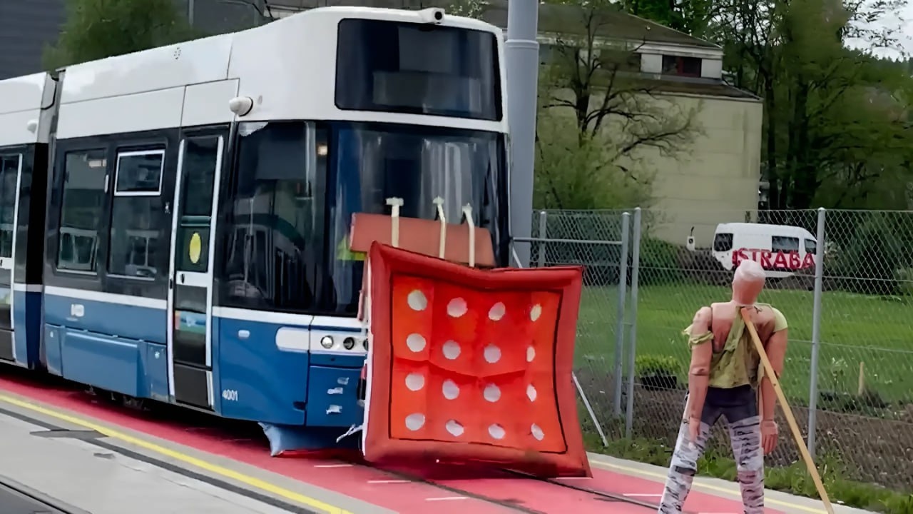 Tàu điện Zurich trang bị túi khí nhằm bảo vệ hành khách Tàu điện Zurich trang bị túi khí nhằm bảo vệ hành khách