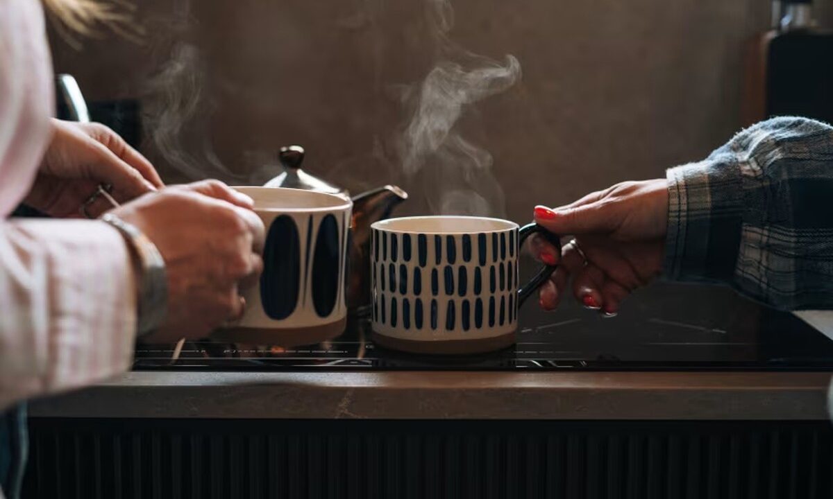 Uống đồ uống quá nóng: mối nguy cho thực quản và cách đơn giản để giảm rủi ro