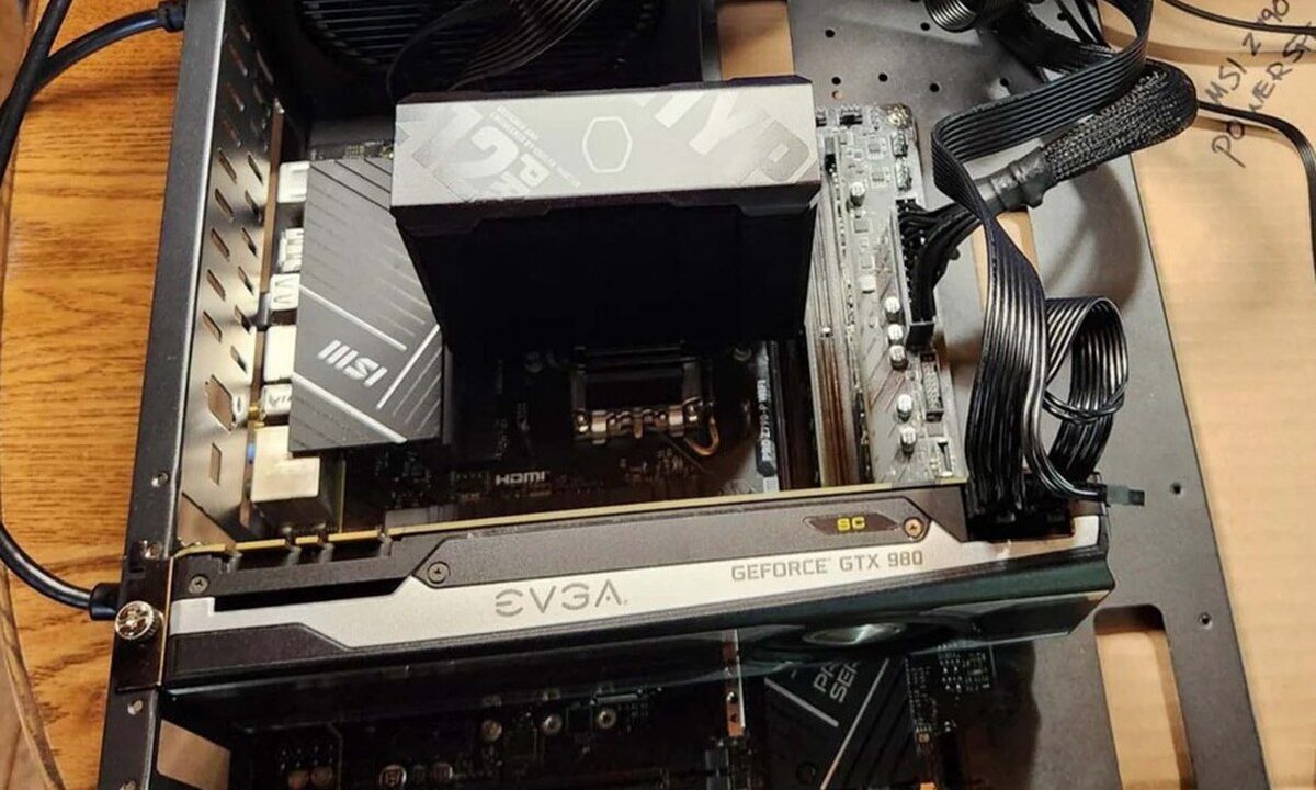 Chi 20 USD mua bo mạch ‘for parts’ trên eBay — nhận về mainboard chạy được cùng SSD NVMe 2 TB