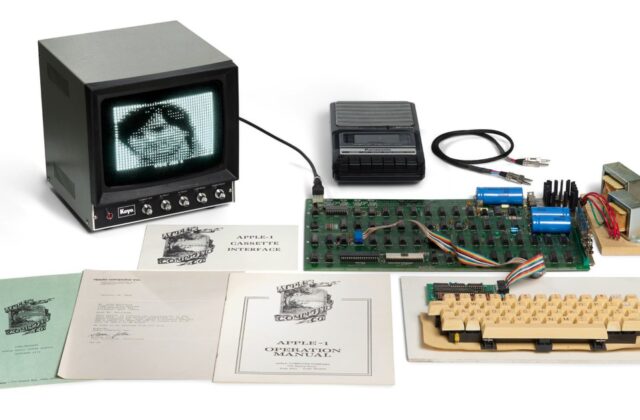Máy Tính Cá Nhân Apple-1 Đang Được Đấu Giá Với Giá Trị Kỷ Lục