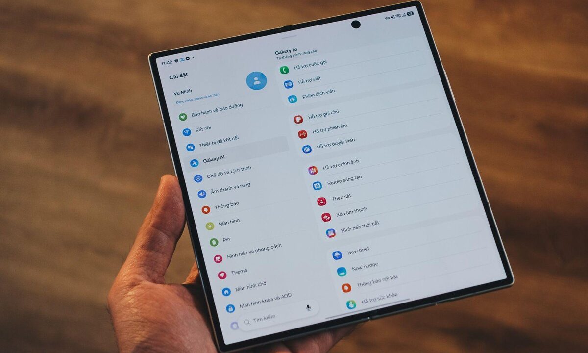 Khi AI trở thành một phần của điện thoại: Galaxy AI tích hợp sâu khác gì ứng dụng AI thông thường