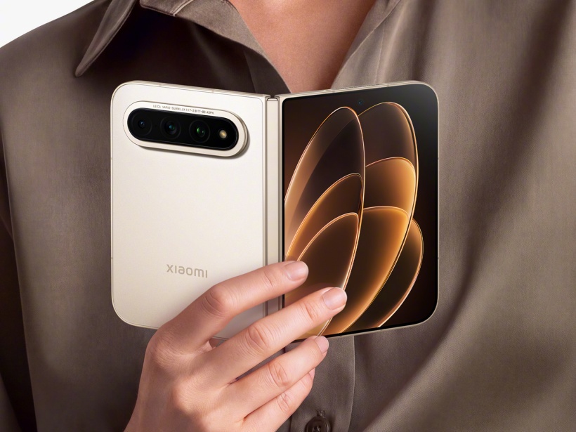 Xiaomi 18 Fold lộ diện: màu mới, camera Leica và thông số then chốt